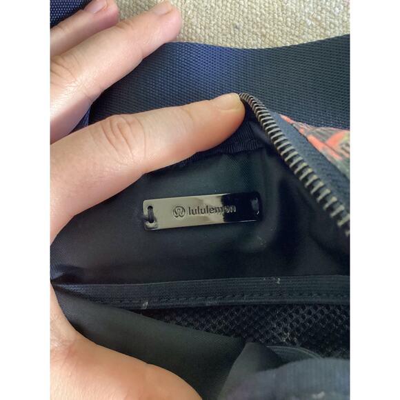 Lululemon Everywhere Belt Bag Dappled Daze Blue Floral Multicolor EUC - Picture 9 of 10